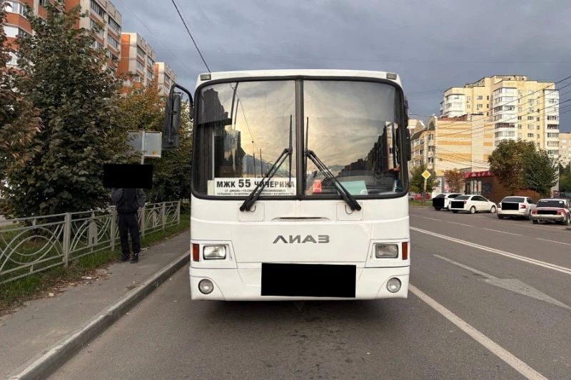 На севере Тамбова десятилетняя девочка пострадала при падении в автобусе
