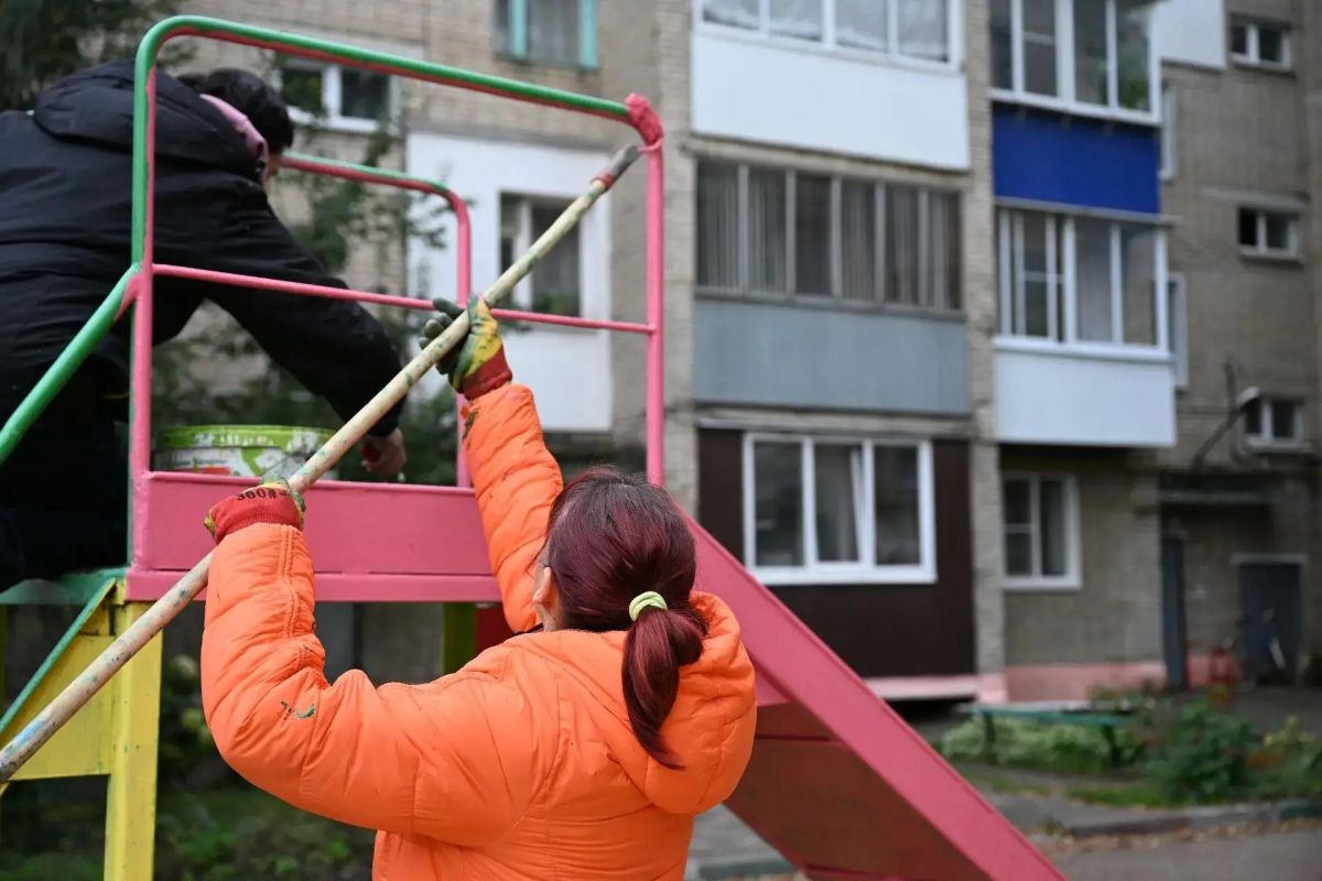 Дирекция городского хозяйства продолжает ремонт малых архитектурных форм во дворах Дирекция городского хозяйства продолжает ремонт малых архитектурных форм во дворах