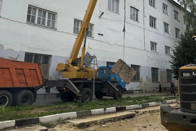 На Набережной в Тамбове восстанавливают благоустройство после ремонта теплосетей На Набережной в Тамбове восстанавливают благоустройство после ремонта теплосетей
