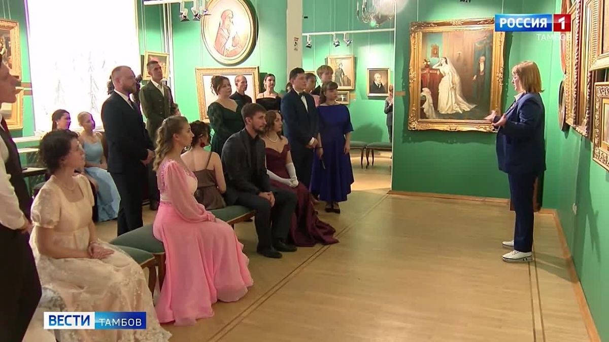 В честь прошедшего Дня учителя в картинной галерее провели второй Областной учительский бал