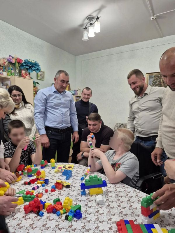 Депутаты Тамбовской областной Думы Ирина Тен, Николай Артемов, Александр Коновалов, Александр Кордабовский посетили дом-интернат для детей с серьезными нарушениями в интеллектуальном развитии «Мишутка»