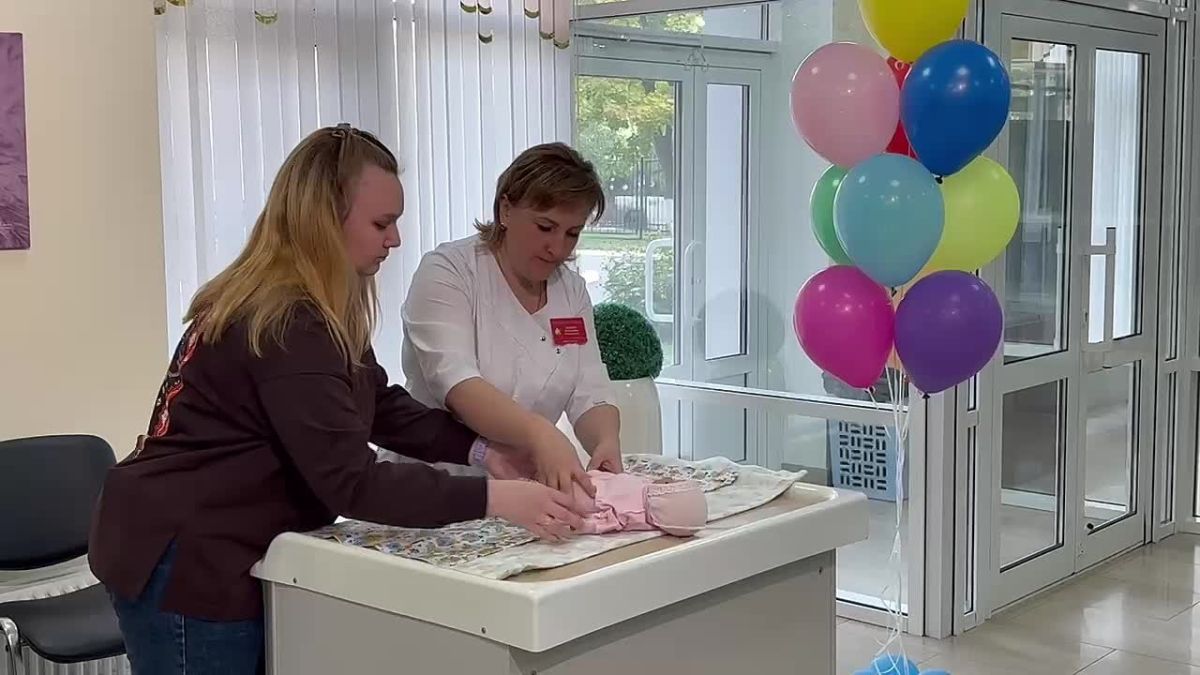 В Перинатальном центре проводят конкурс среди будущих мам «Волшебное пеленание»