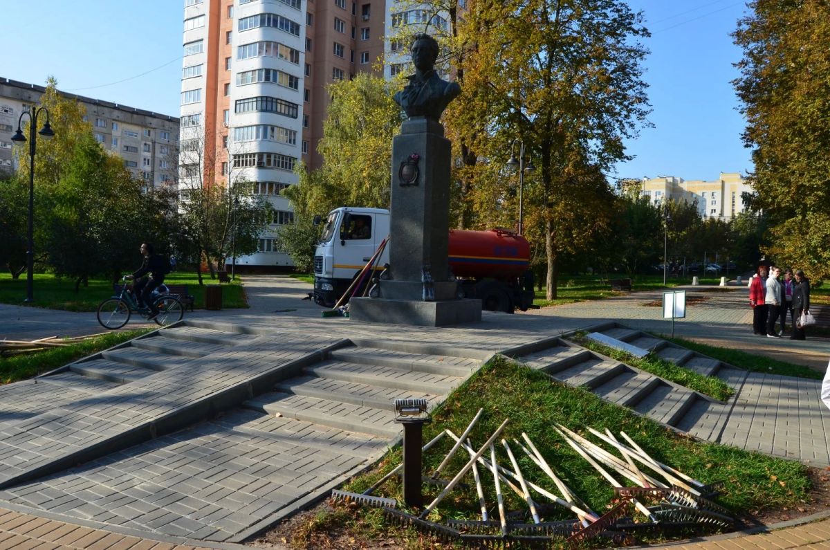 В Тамбове прошли три тематических арт-субботника, посвященных знаменитым русским писателям и поэтам В Тамбове прошли три тематических арт-субботника, посвященных знаменитым русским писателям и поэтам