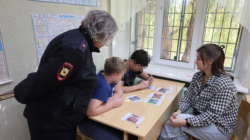 Подростков, содержащихся в Центре временного содержания для несовершеннолетних правонарушителей УМВД посетили представители «Движения Первых» Подростков, содержащихся в Центре временного содержания для несовершеннолетних правонарушителей УМВД посетили представители «Движения Первых»