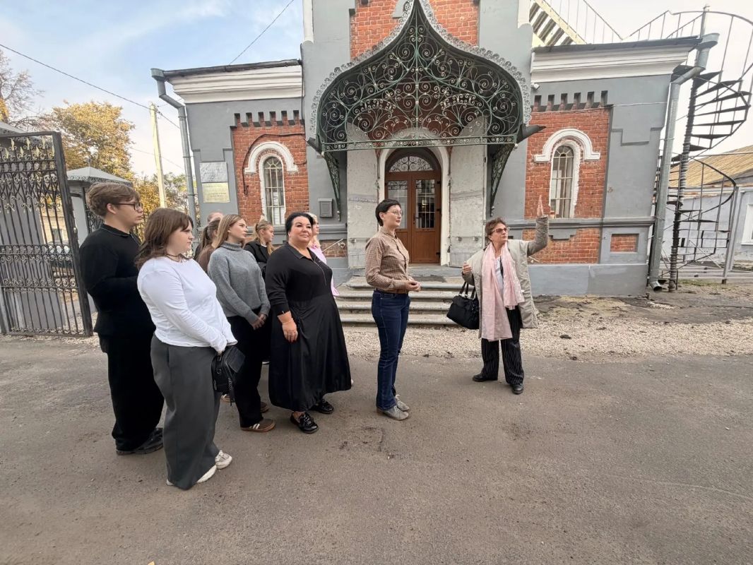 Студенты Колледжа торговли, общественного питания и сервиса — молодые туристы из Детского совета по туризму Тамбовской области совершили краеведческую поездку в Моршанск