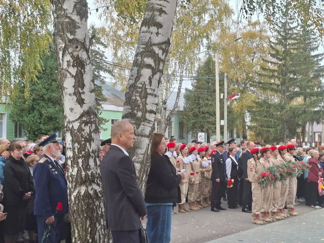 Начальник МОМВД России «Знаменский» принял участие в открытии мемориала погибшим участникам специальной военной операции Начальник МОМВД России «Знаменский» принял участие в открытии мемориала погибшим участникам специальной военной операции