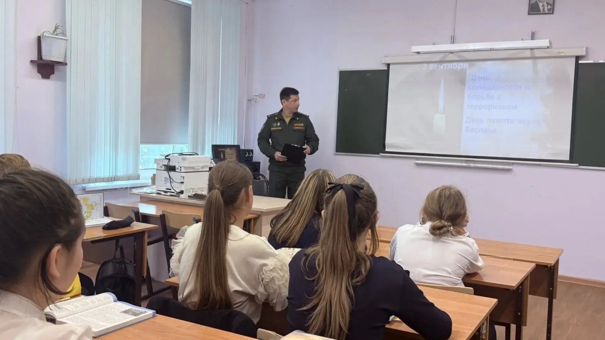 Урок мужества в школе №36: связь поколений и любовь к Родине Урок мужества в школе №36: связь поколений и любовь к Родине