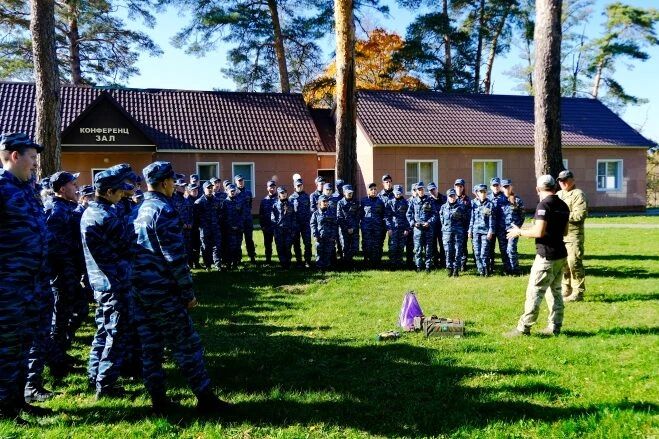 Офицеры Управления Росгвардии по Тамбовской области встретились со студентами первого курса Института права и национальной безопасности Державинского университета