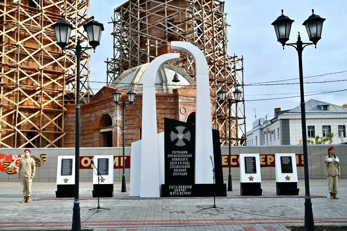 Сегодня в рабочем поселке Знаменка состоялось открытие мемориала погибшим при исполнении воинского долга в ходе специальной военной операции Сегодня в рабочем поселке Знаменка состоялось открытие мемориала погибшим при исполнении воинского долга в ходе специальной военной операции