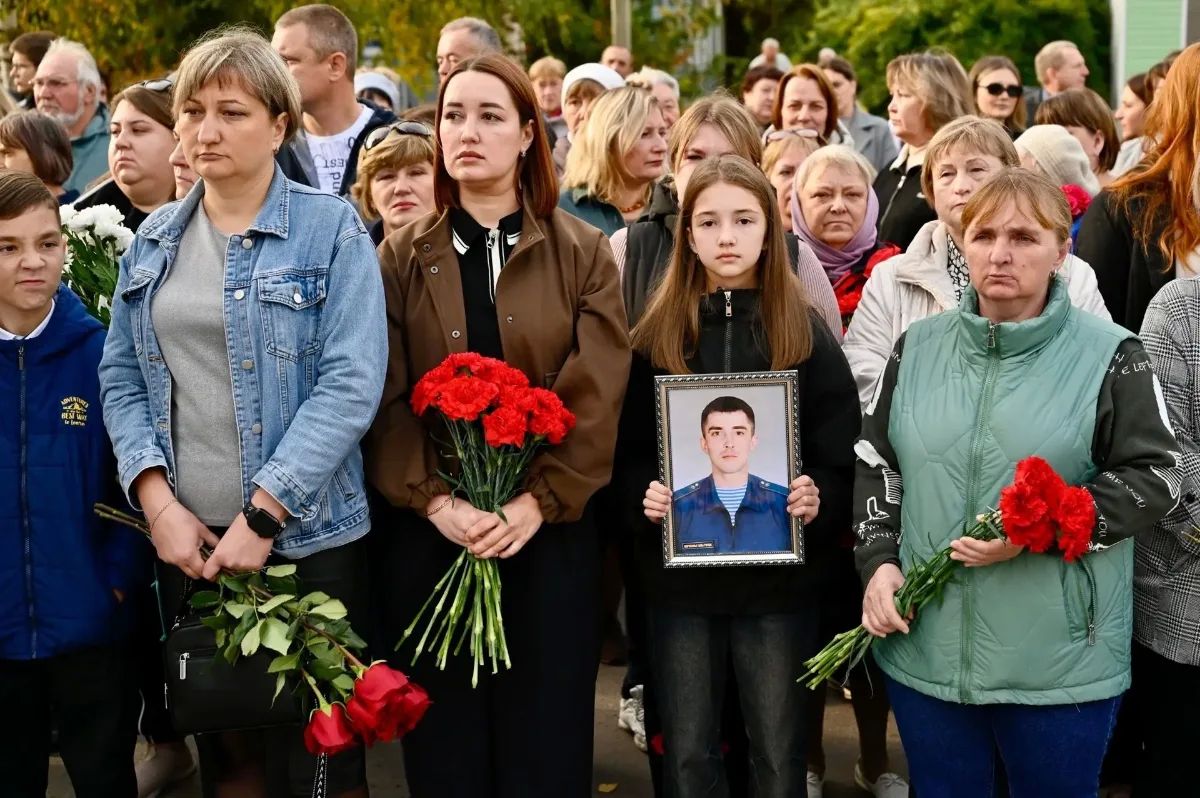 Сегодня в рабочем поселке Знаменка состоялось открытие мемориала погибшим при исполнении воинского долга в ходе специальной военной операции Сегодня в рабочем поселке Знаменка состоялось открытие мемориала погибшим при исполнении воинского долга в ходе специальной военной операции