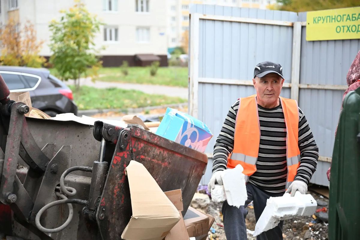 Ежедневно с городских площадок вывозят около 600 кубометров мусора