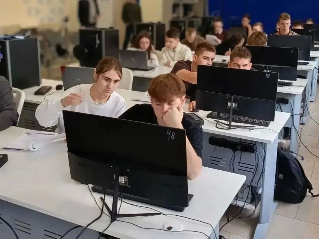 В Тамбовской области определили лучших школьников на турнире по робототехнике В Тамбовской области определили лучших школьников на турнире по робототехнике