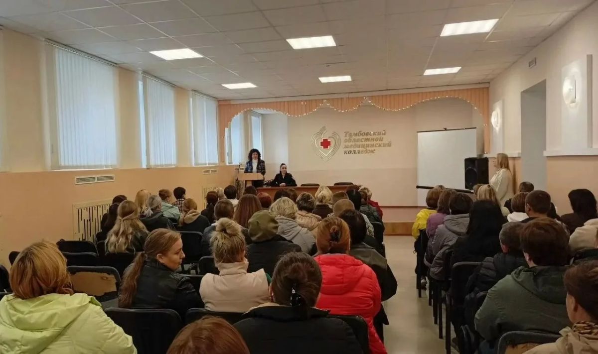 Инспектор по делам несовершеннолетних и администрация медколледжа обсудили с родителями первокурсников ответственность подростков за правонарушения Инспектор по делам несовершеннолетних и администрация медколледжа обсудили с родителями первокурсников ответственность подростков за правонарушения