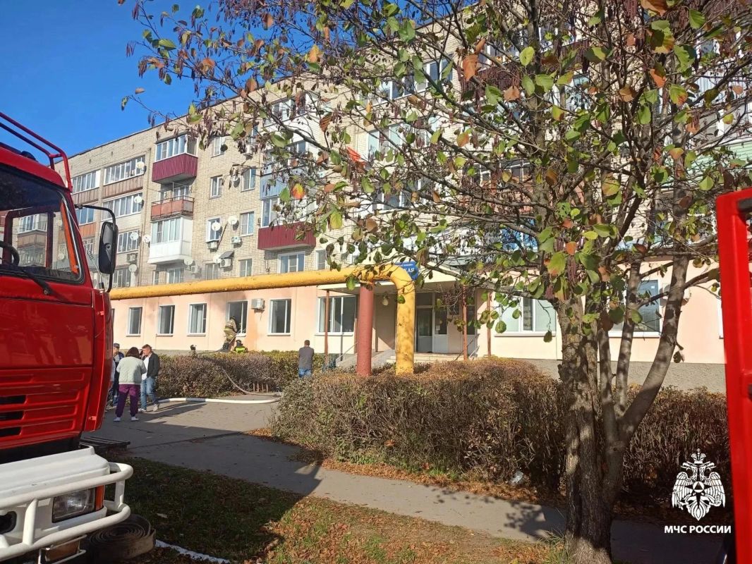 В Моршанске из загоревшейся стоматологической клиники эвакуировали 53 человека В Моршанске из загоревшейся стоматологической клиники эвакуировали 53 человека