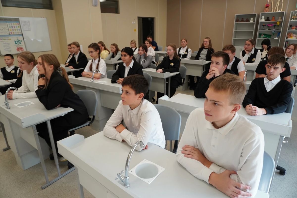В школе в микрорайоне Бокино сотрудники ветклиники провели открытый урок В школе в микрорайоне Бокино сотрудники ветклиники провели открытый урок