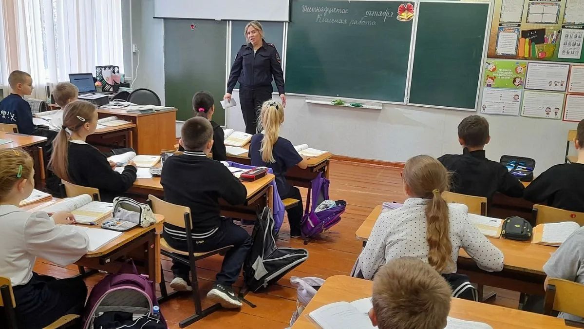 В целях предупреждения правонарушений и преступлений среди несовершеннолетних сотрудники ПДН посетили жердевскую школу