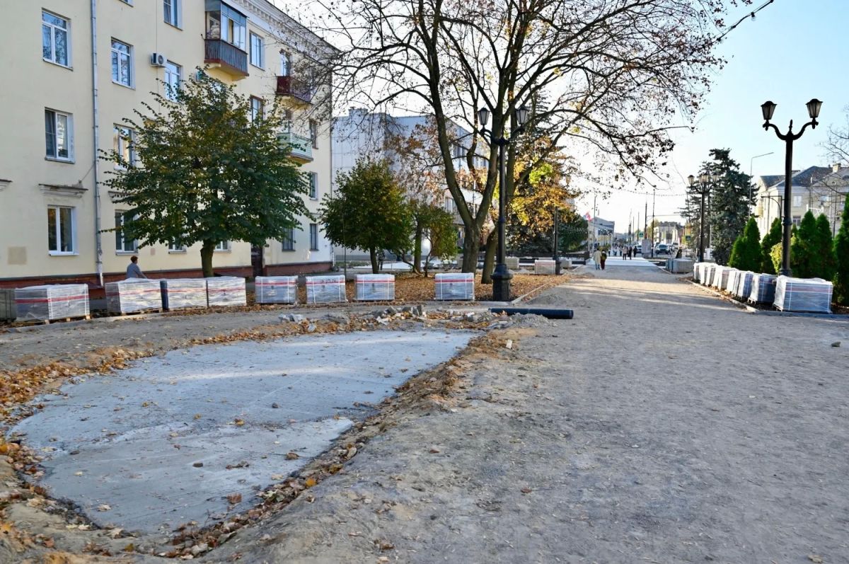 В Тамбове на Октябрьской приступили к укладке тротуарной плитки В Тамбове на Октябрьской приступили к укладке тротуарной плитки