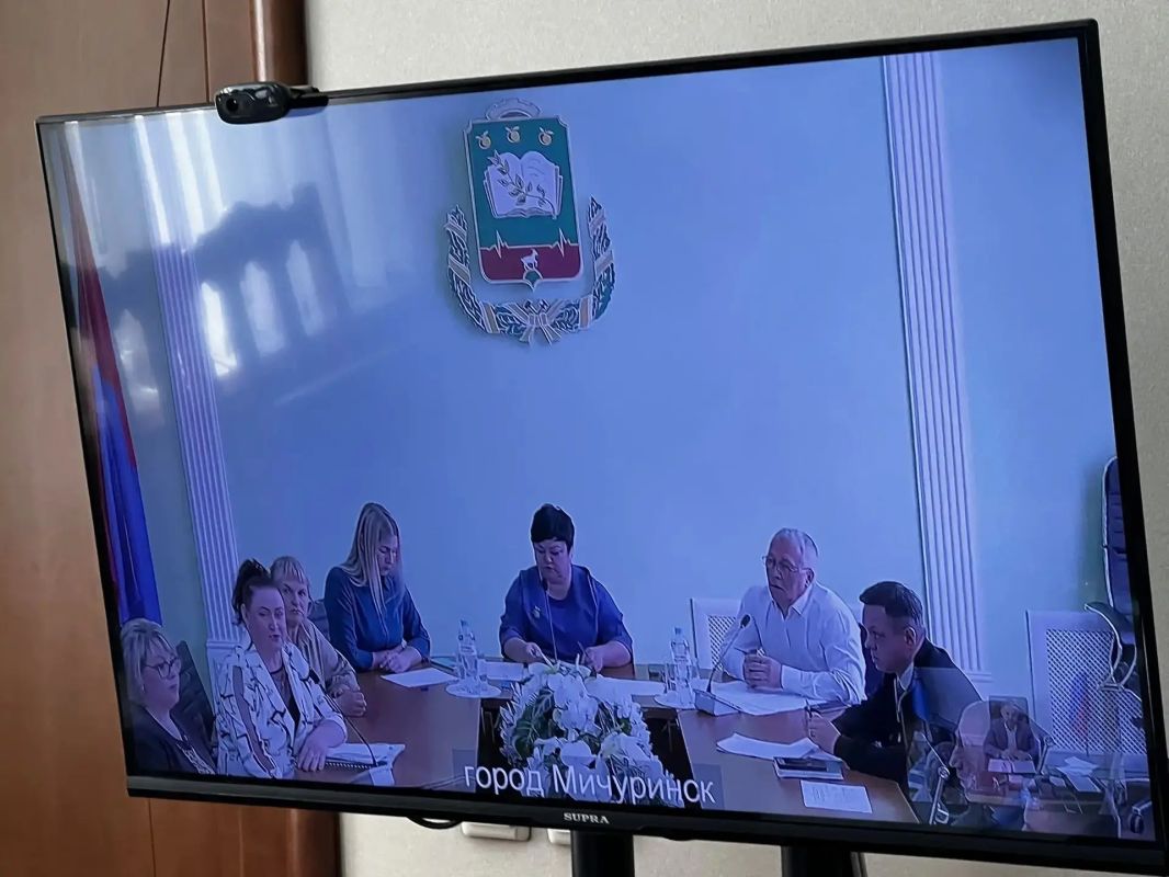 Заместитель главы региона Евгений Зименко провёл приём граждан в режиме видеоконференции Заместитель главы региона Евгений Зименко провёл приём граждан в режиме видеоконференции
