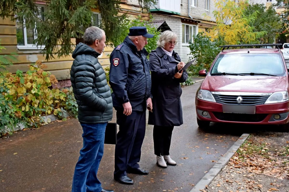 В Тамбове борются с нарушителями правил парковки В Тамбове борются с нарушителями правил парковки