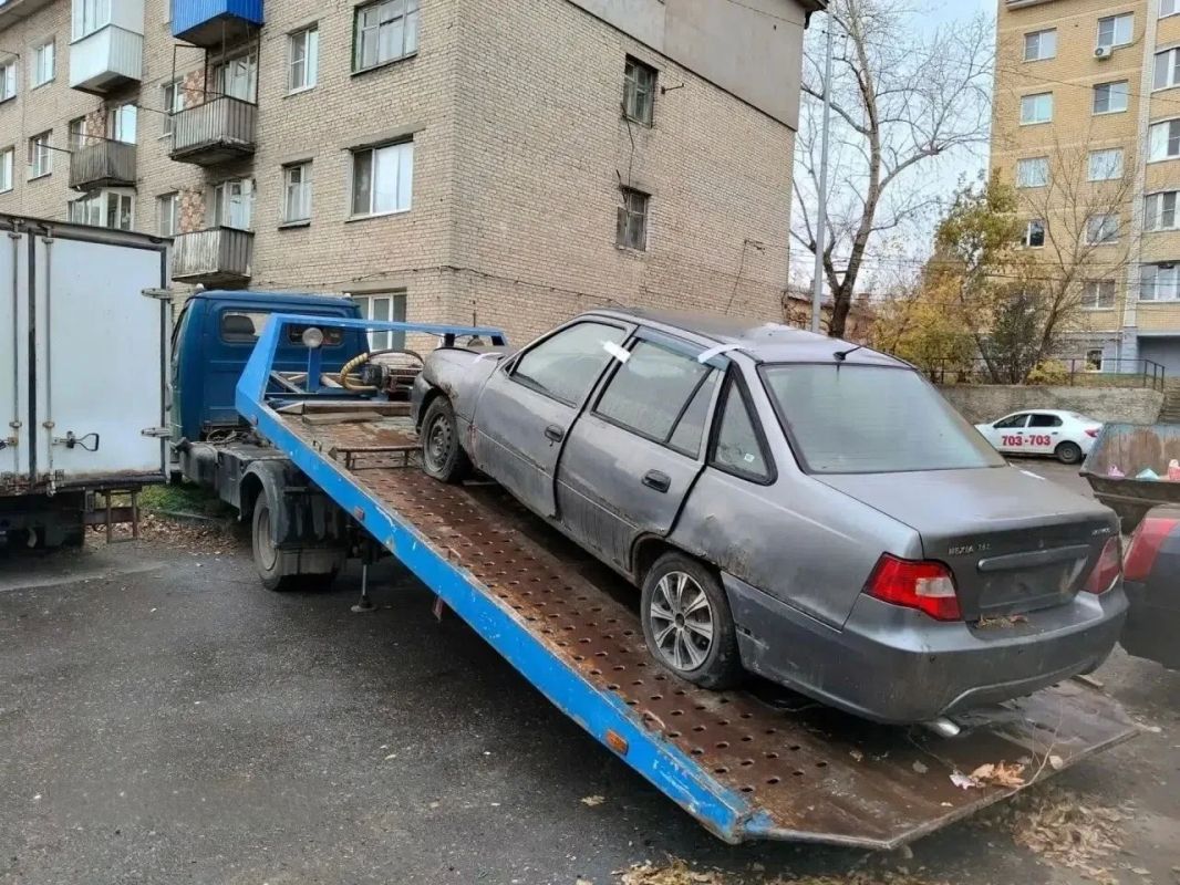 В Тамбове дворовую территорию на Мичуринской освободили от автохлама В Тамбове дворовую территорию на Мичуринской освободили от автохлама