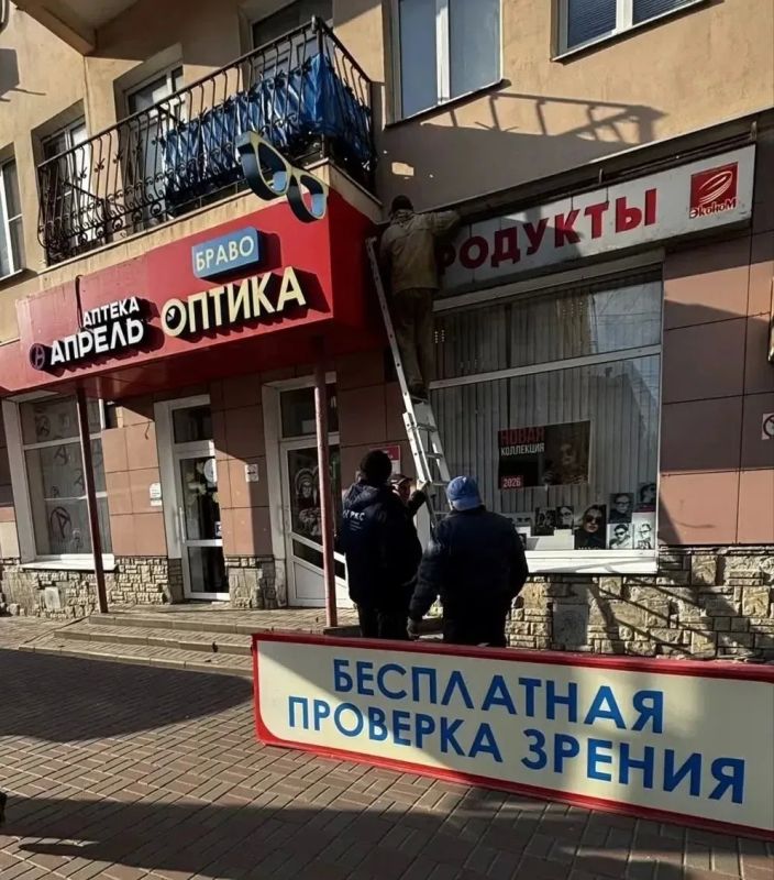 В Тамбове демонтировали 33 вывески на Советской В Тамбове демонтировали 33 вывески на Советской