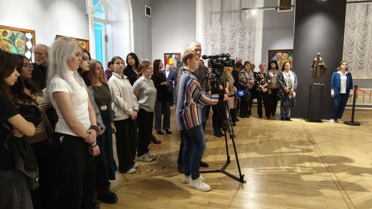 В Тамбовской областной картинной галерее состоялось торжественное открытие выставочного проекта «В поисках радости», организованного совместно с Российской академией художеств В Тамбовской областной картинной галерее состоялось торжественное открытие выставочного проекта «В поисках радости», организованного совместно с Российской академией художеств