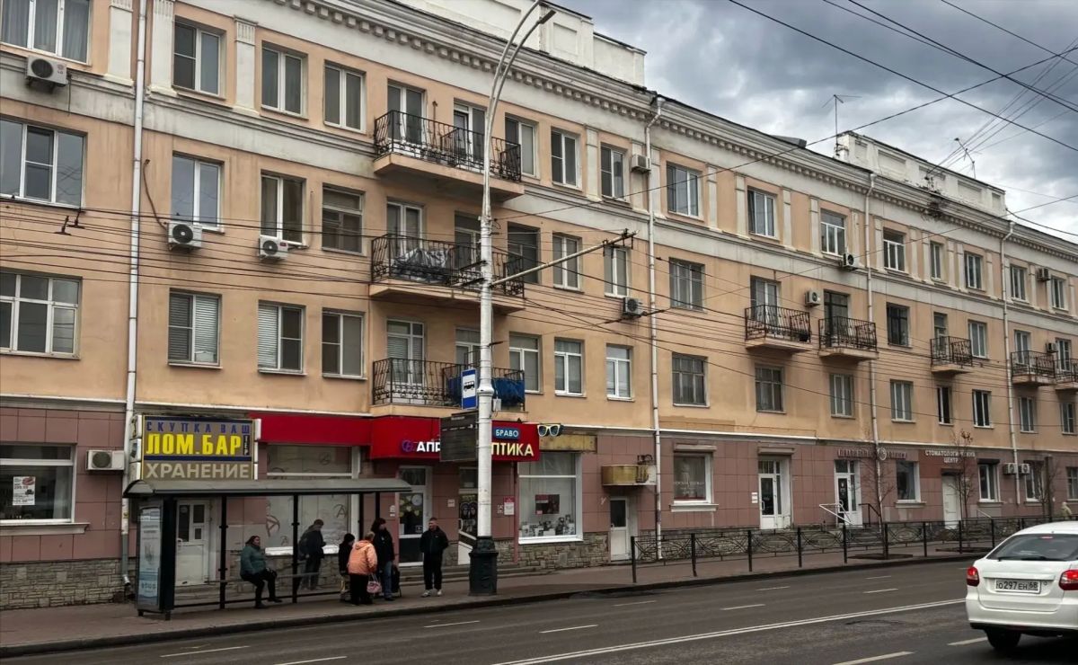 В Тамбове на Советской демонтировали более трёх десятков не соответствующих дизайн-коду вывесок В Тамбове на Советской демонтировали более трёх десятков не соответствующих дизайн-коду вывесок
