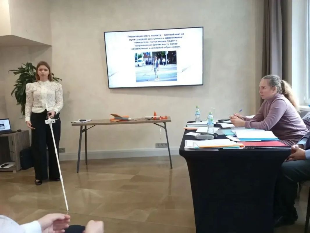 Школьница из Тамбовской области создала «умную» трость для людей с нарушениями зрения Школьница из Тамбовской области создала «умную» трость для людей с нарушениями зрения