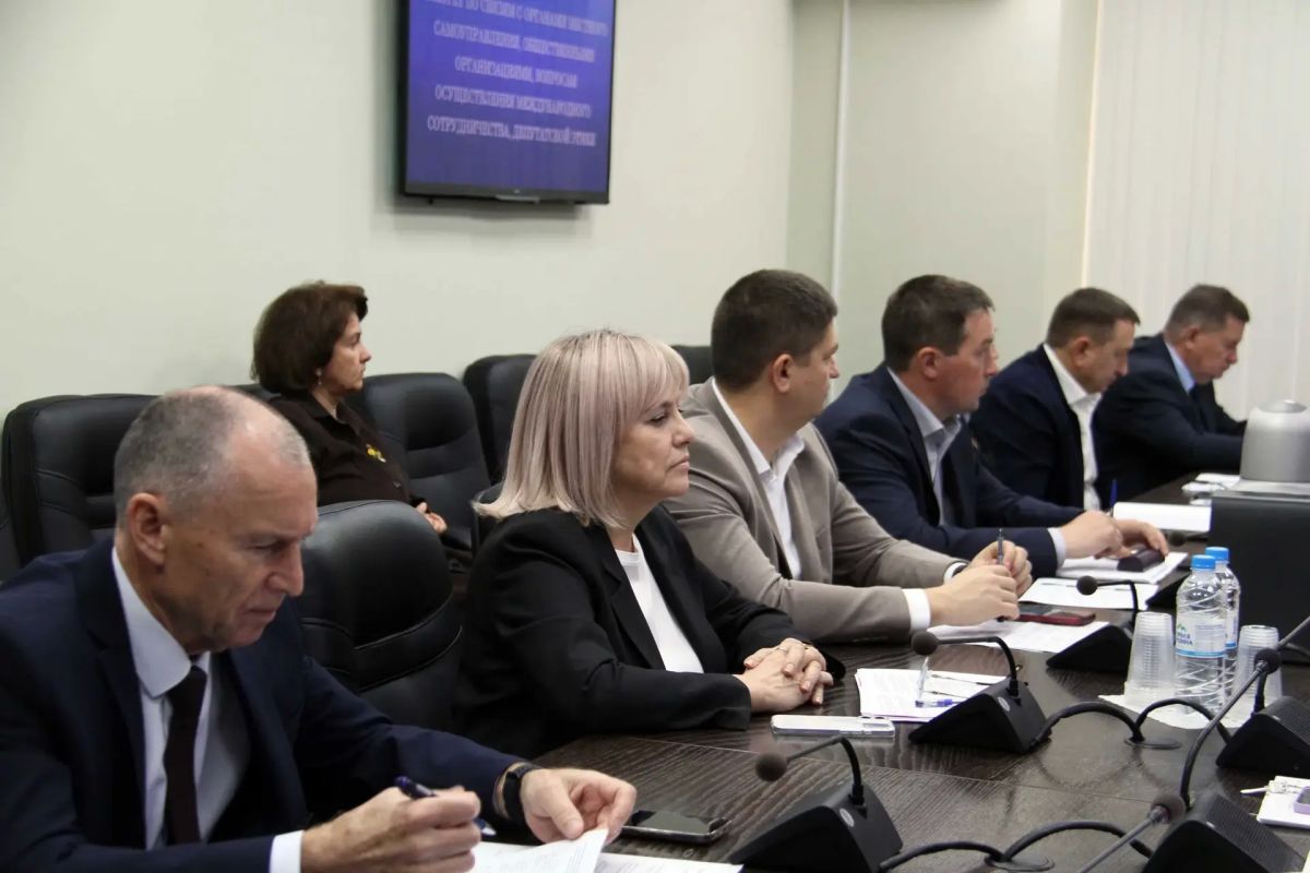 Под председательством Андрея Жидкова прошло заседание комитета по связям с органами местного самоуправления, общественными организациями, вопросам осуществления международного сотрудничества, депутатской этике Под председательством Андрея Жидкова прошло заседание комитета по связям с органами местного самоуправления, общественными организациями, вопросам осуществления международного сотрудничества, депутатской этике