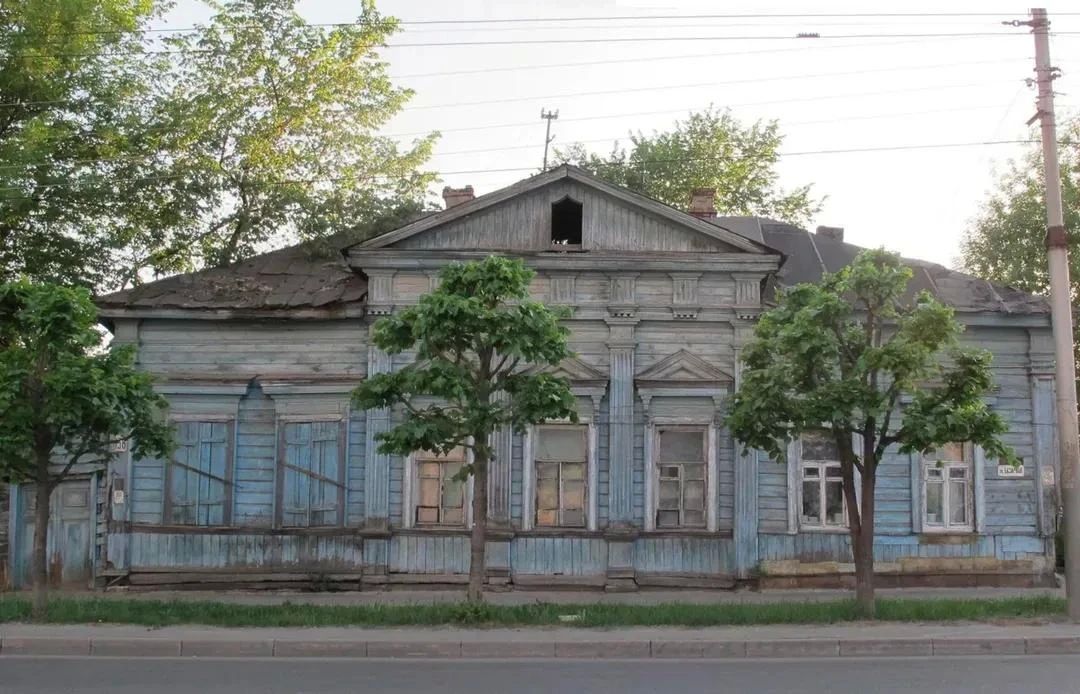 В Тамбове по итогам торгов продан объект культурного наследия регионального значения — жилой деревянный дом на перекрёстке улиц Базарной и Куйбышева (136/76)