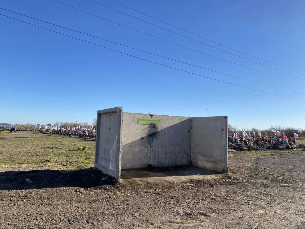 На Полынковском кладбище привели в порядок контейнерные площадки На Полынковском кладбище привели в порядок контейнерные площадки