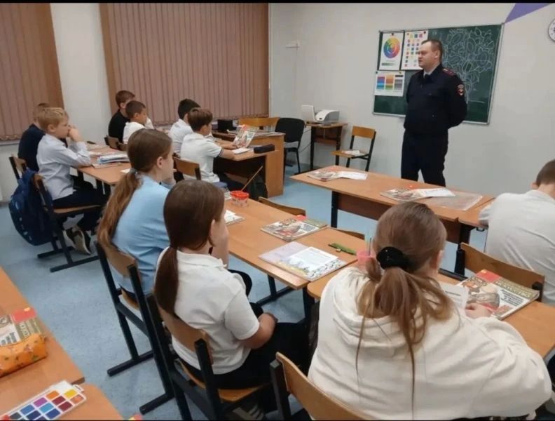 Профилактическая беседа с учащимися МБОУ «Знаменская СОШ» Профилактическая беседа с учащимися МБОУ «Знаменская СОШ»