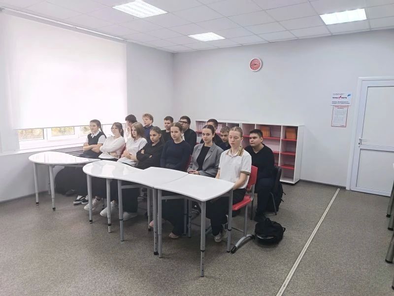«Защитники Отечества»: важный разговор о безопасности и законе в МБОУ Сосновской СОШ №2 им. И. Ю. Уланова «Защитники Отечества»: важный разговор о безопасности и законе в МБОУ Сосновской СОШ №2 им. И. Ю. Уланова