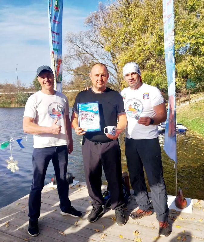 Мичуринские моржи открыли сезон зимнего плавания