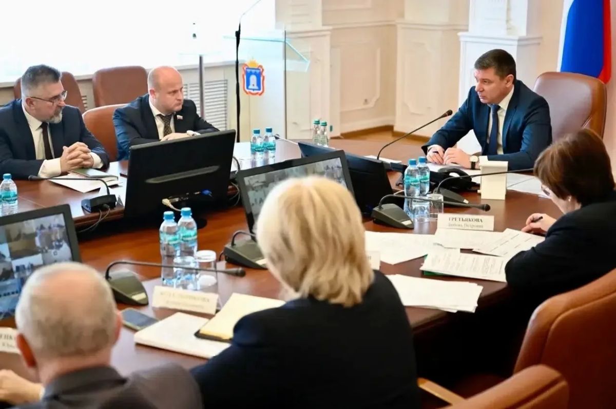 Председатель Тамбовской областной Думы Алексей Поздняков принял участие в еженедельном оперативном совещании Главы Тамбовской области Евгения Первышова, на котором была представлена электронная площадка для кооперации...