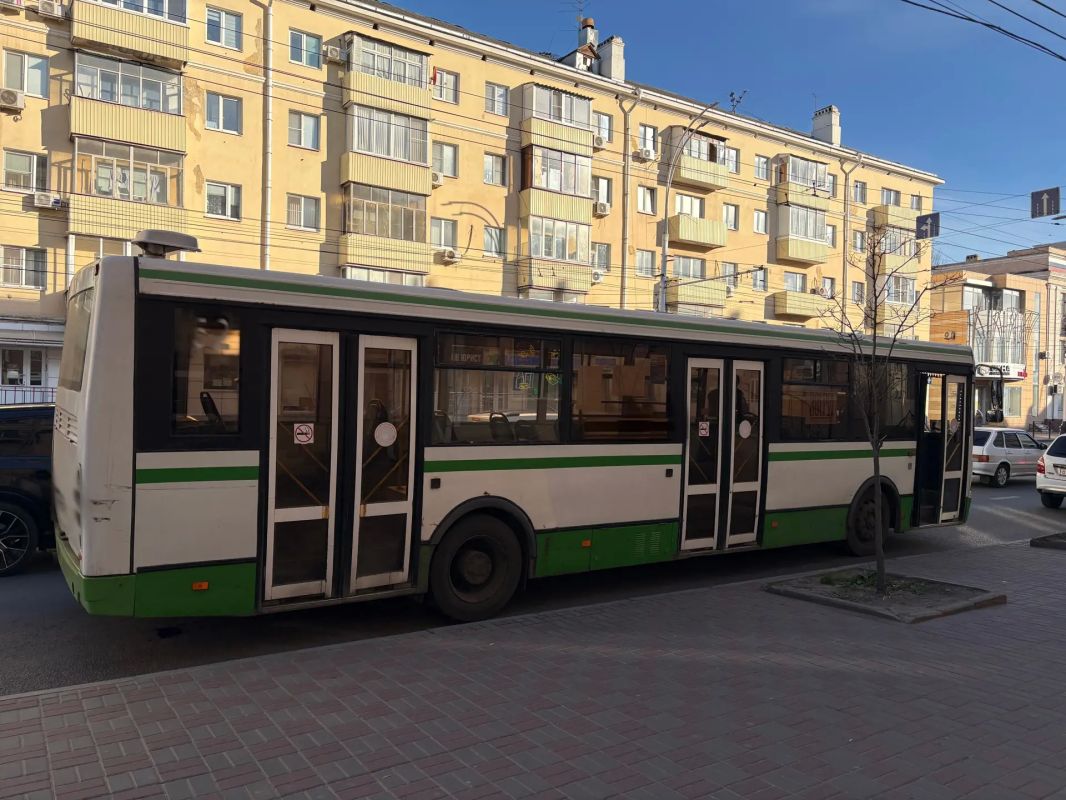 Тамбове пассажирка автобуса попала в больницу после падения в салоне