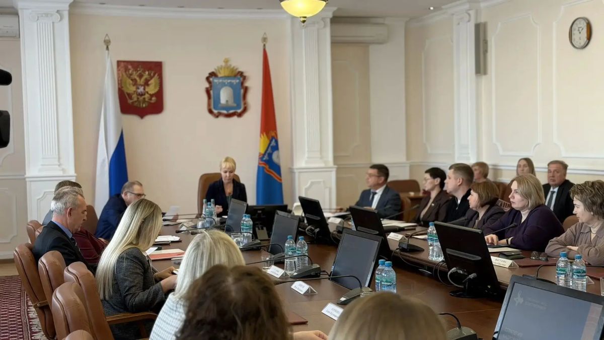 #Новости_министерства. . В правительстве региона прошло заседание Тамбовской областной трехсторонней комиссии по регулированию социально-трудовых отношений под руководством и.о. Главы Тамбовской области Н.В. Макаревич