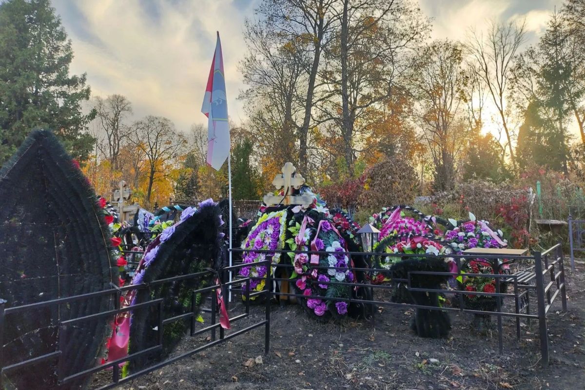 Тамбовские волонтёры проводят акцию «Память Победы»: приводят в порядок воинские захоронения на городских кладбищах