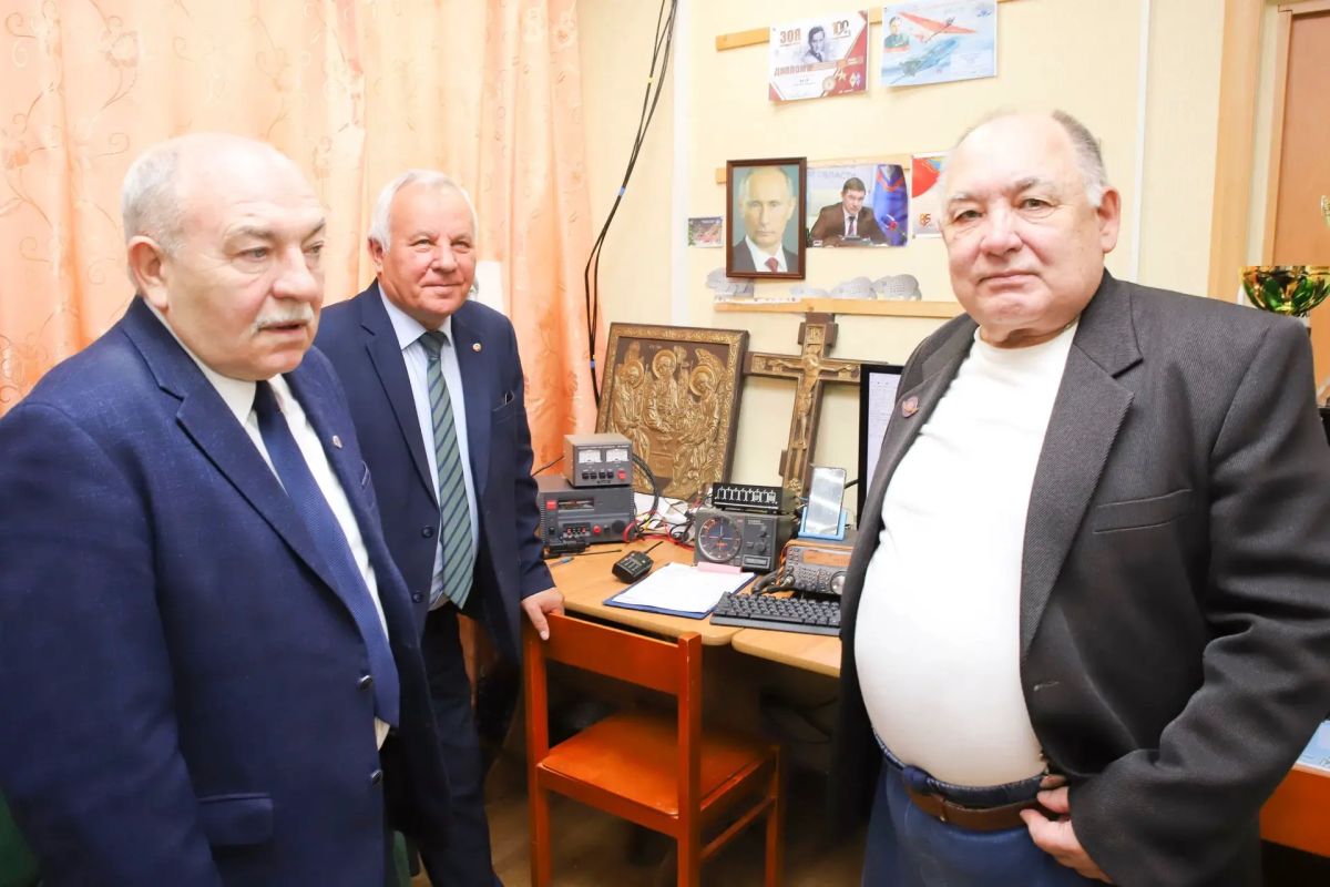 28 октября тамбовские школьники, представители радиоспортивного сообщества и активисты организации «Аппарель» приняли участие в мероприятиях, посвящённых 25-летию со дня образования Российской телевизионной и... 28 октября тамбовские школьники, представители радиоспортивного сообщества и активисты организации «Аппарель» приняли участие в мероприятиях, посвящённых 25-летию со дня образования Российской телевизионной и...