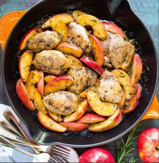 Запеченная курица с картошкой и яблоками: идеальный рецепт для уютного вечера
