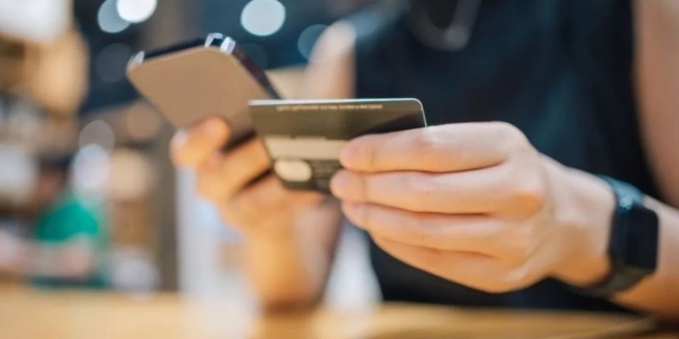 Крупные покупки? Почему стоит избегать переводов с карты на карту