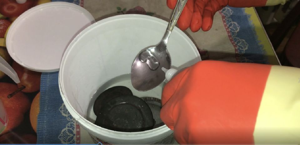 Удивительный метод очистки конфорок газовой плиты от жира и ржавчины