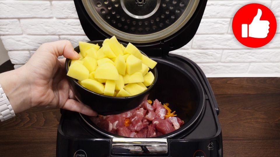Сытная тушеная картошка с капустой в мультиварке