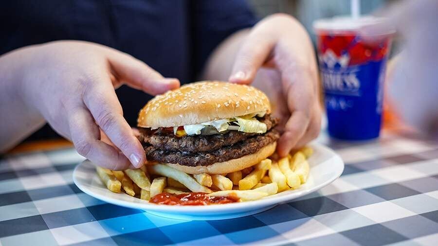 Как замедлить темп трапезы и сохранить удовольствие от праздника