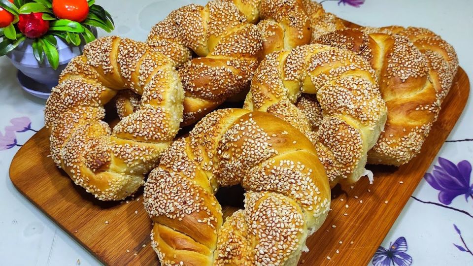 Турецкие симиты: хрустящие снаружи и нежные внутри